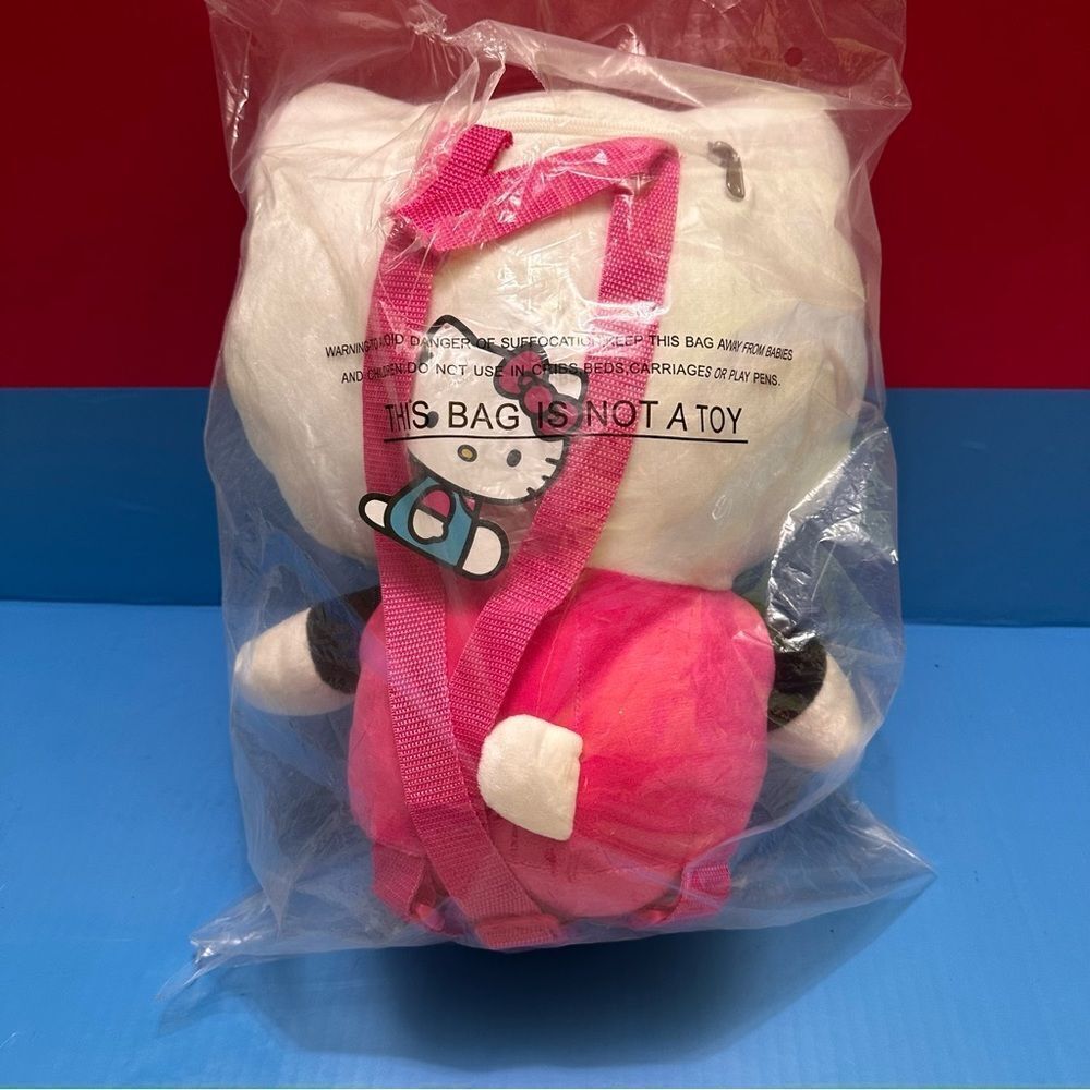 Hello Kitty soft plush Backpack - Picture 7 of 7